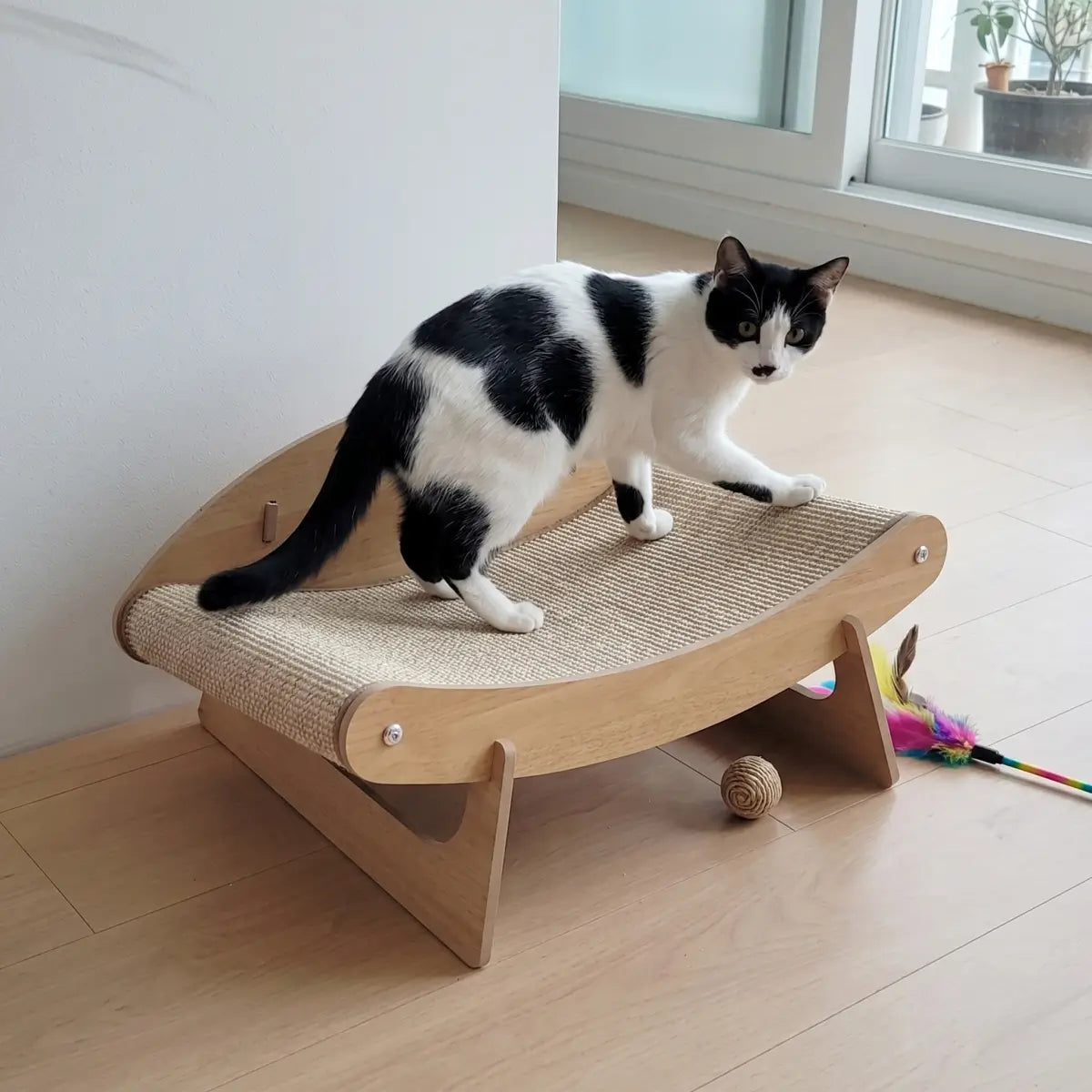 Sisal Cat Scratcher Lounger Bed, Curved Cat Resting Bed with Wood Frame