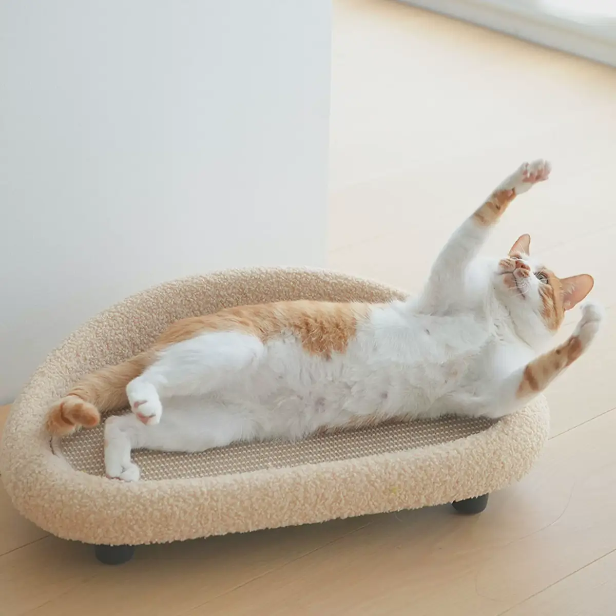 Sisal Cat Scratcher Sofa Bed for Cats & Small Dogs, Oval Pet Lounger with Fleece Trim ，